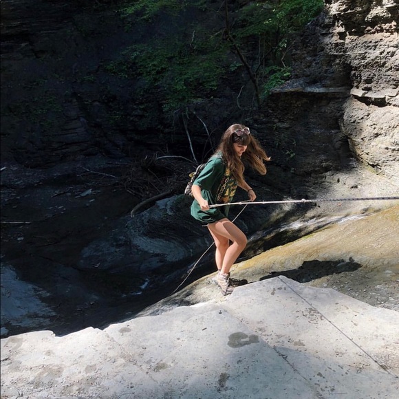 Meet your Posher, Daniella - Picture 3 of 3